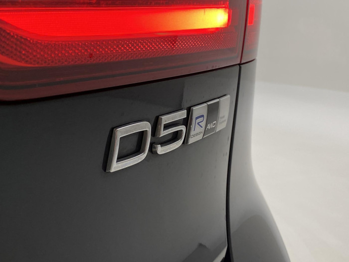 Volvo V90 D5 AWD R-DESIGN REZERVACE 2.0 d