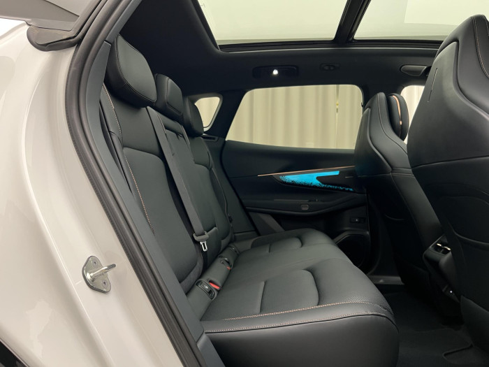 Lynk & Co 08 MORE PHEV