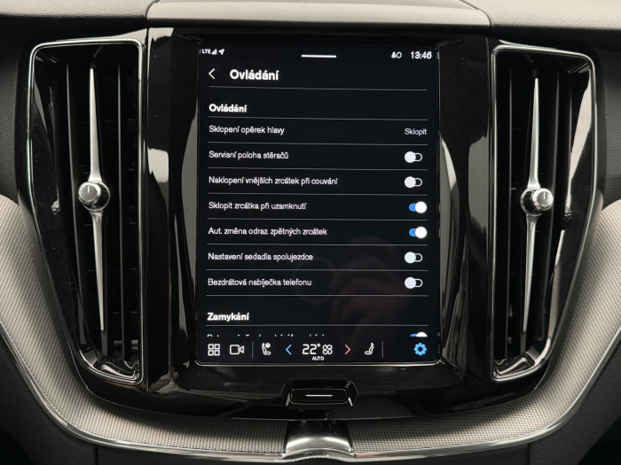 Volvo XC60 B5 AWD PLUS DARK CZ 1.maj