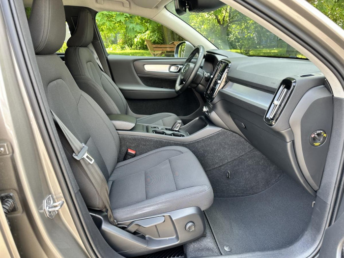 Volvo XC40 B4 AWD MOMENTUM ADVANCED 1.maj 2.0 Momentum