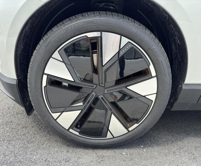 Volvo EX30 PURE ELECTRIC AWD TWIN PLUS