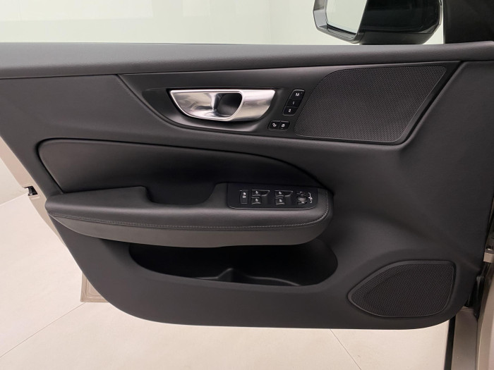 Volvo V60 T6 AWD PLUG-IN DARK PLUS CZ