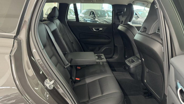 Volvo V60 CROSS COUNTRY B4 AWD REZERVACE