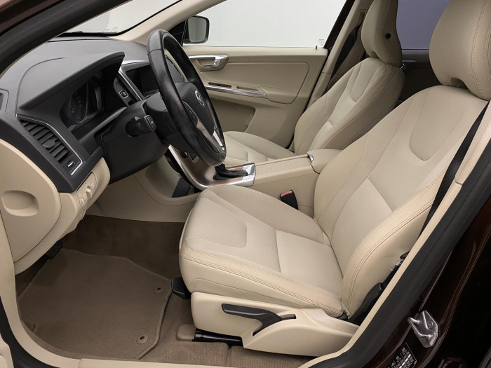 Volvo XC60 D4 AWD MOMENTUM AUT CZ 2.4 d Momentum