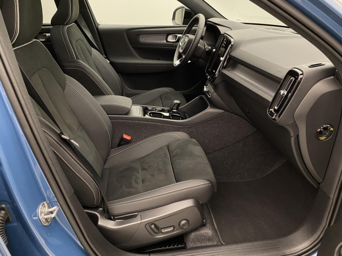 Volvo XC40 B3 DARK ULTRA AUT CZ