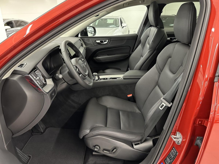 Volvo XC60 B4 AWD PLUS DARK REZERVACE 2.0 Plus