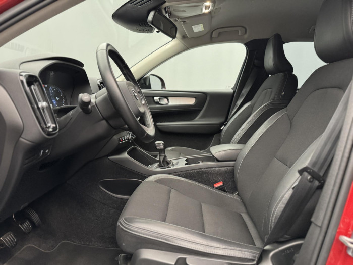 Volvo XC40 T3 MOMENTUM CZ 1. maj. 1.5 Momentum