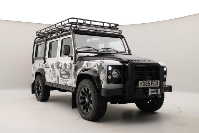 Land Rover Defender WORKS V8 TROPHY II 1 z 25 5.0 V8