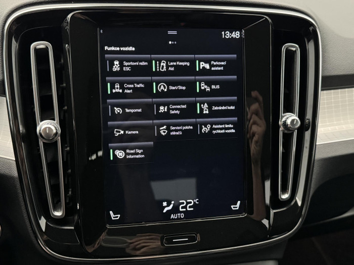 Volvo XC40 B3 MOMENTUM PRO REZERVACE 2.0 Momentum