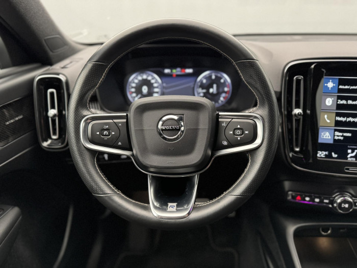 Volvo XC40 D4 AWD R-DESIGN AUT CZ 1. maj 2.0 d