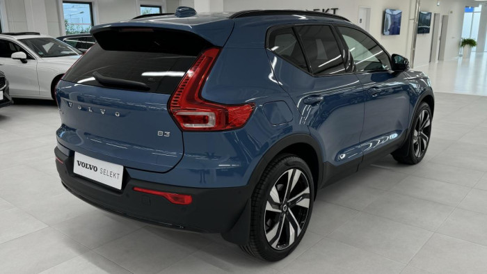 Volvo XC40 B3 ULTIMATE DARK REZERVACE