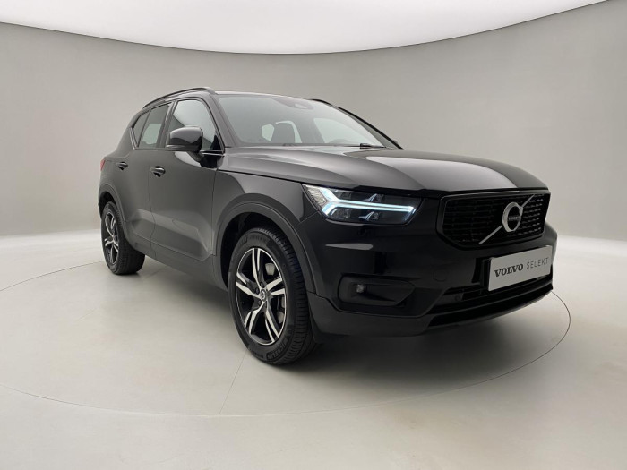 Volvo XC40 B4 R-DESIGN AUT REZERVACE