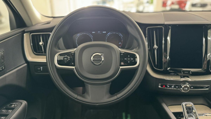 Volvo XC60 B5 AWD INSCRIPTION REZERVACE