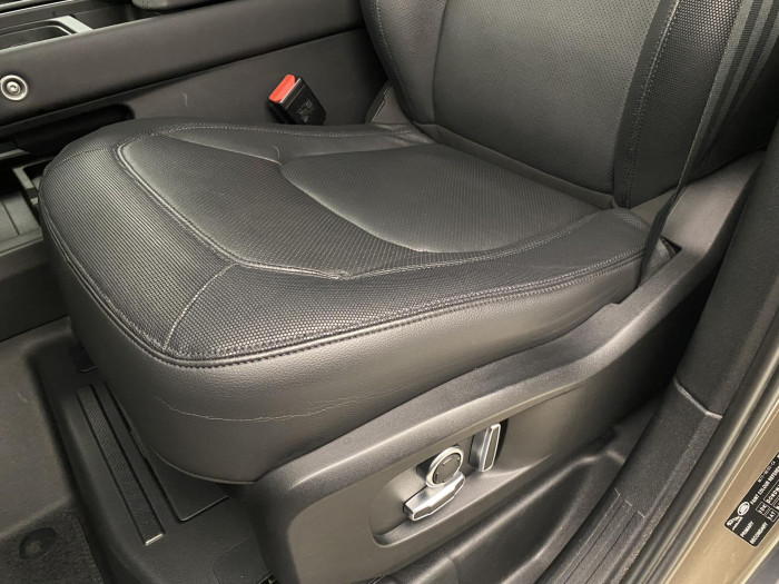 Land Rover Defender 130 D300 SE AWD AUT CZ 3.0 d SE