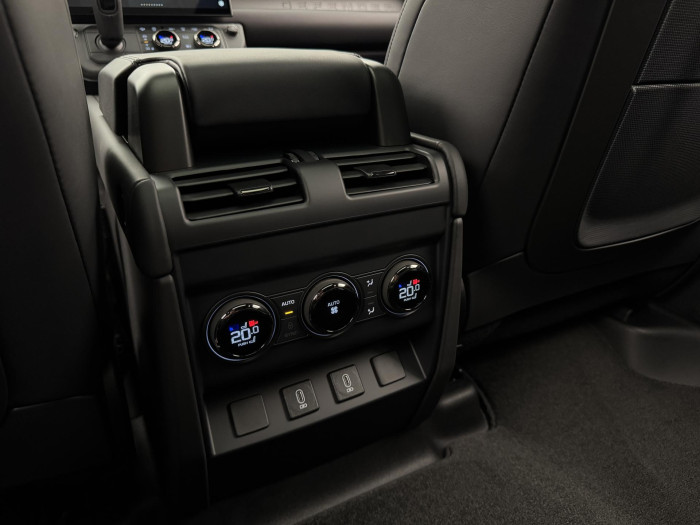 Land Rover Defender OCTA P635