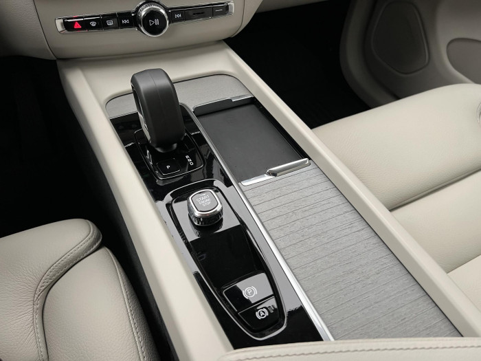 Volvo XC60 T6 AWD RECHARGE PLUS DARK AUT