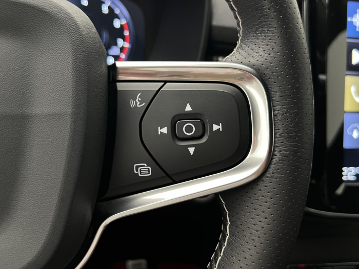 Volvo XC40 T4 AWD R-DESIGN AUT CZ