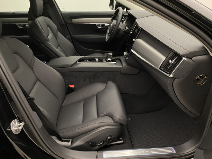 Volvo V90 CC B4 AWD PLUS AUT CZ 1.maj