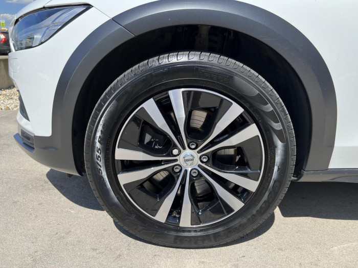 Volvo V90 CROSS COUNTRY B4 AWD Aut 1.maj