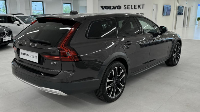 Volvo V90 CROSS COUNTRY B5 REZERVACE
