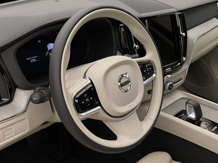 Volvo XC60 B4 AWD AUT DARK PLUS