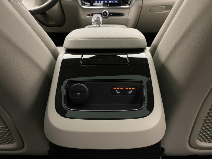 Volvo V90 T8 AWD Plug-in DARK ULTRA