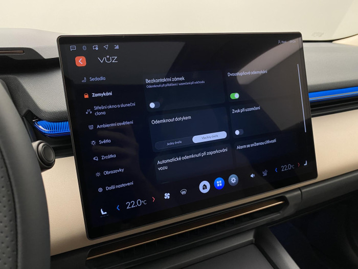 Lynk & Co 08 MORE PHEV