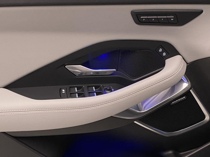 Jaguar E-Pace P250 SE  R-DYNAMIC REZERVACE 2.0 SE Dynamic