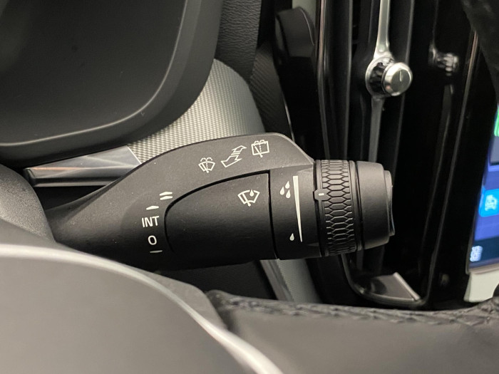 Volvo XC60 T6 AWD PLUG-IN REZERVACE