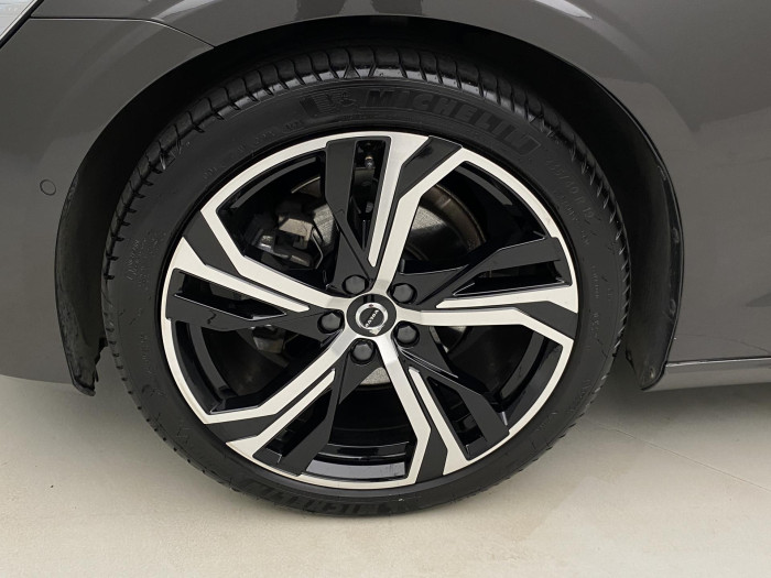 Volvo V60 B4 PLUS DARK AUT 1.maj.