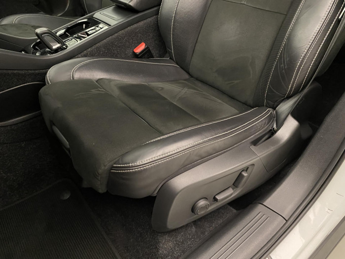 Volvo XC40 T4 AWD R-DESIGN REZERVACE