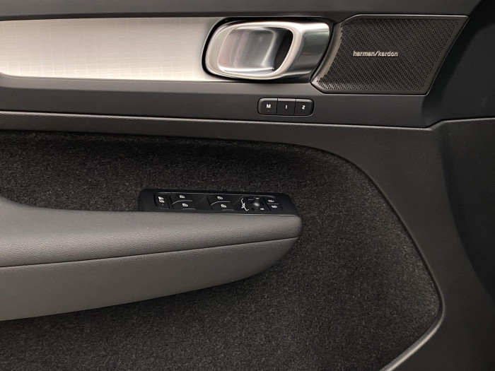 Volvo XC40 B3 DARK PLUS AUT CZ