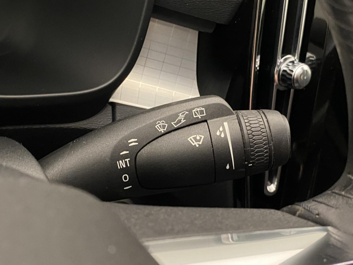 Volvo XC40 B4 AWD MOMENTUM PRO AUT 1.maj 2.0 Momentum
