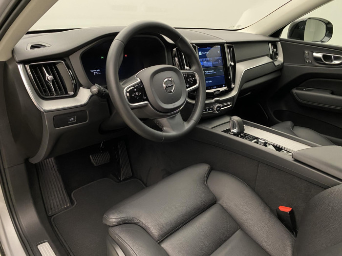 Volvo XC60 B4 AWD PLUS DARK AUT CZ 1.maj