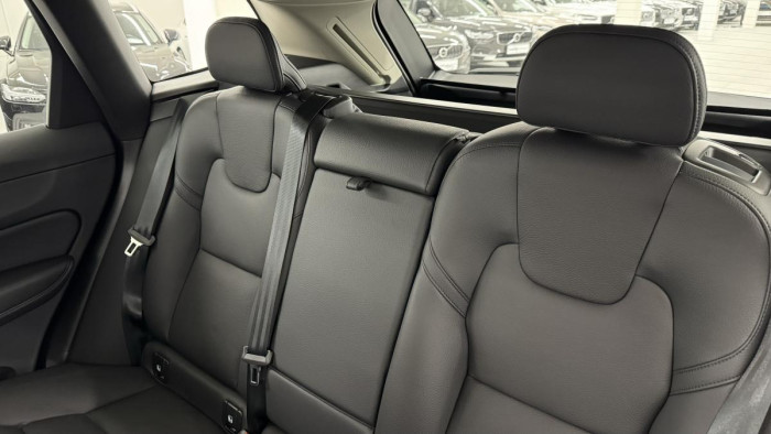 Volvo XC60 B4 AWD PLUS DARK REZERVACE 2.0 Plus