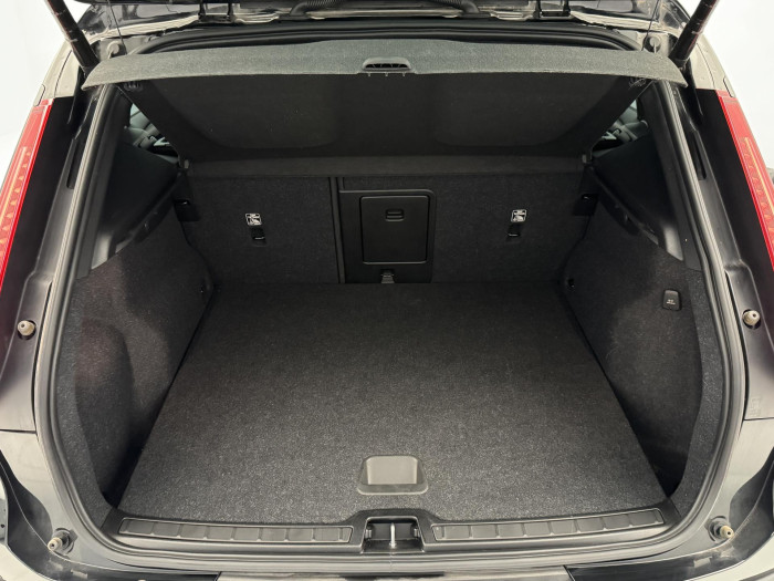 Volvo XC40 T2 MOMENTUM PRO AUT CZ 1. maj 1.5 Momentum