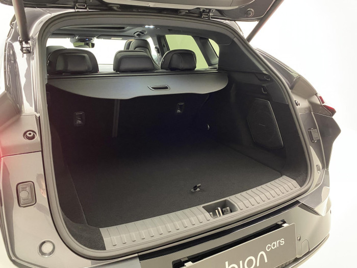 Lynk & Co 08 MORE PHEV