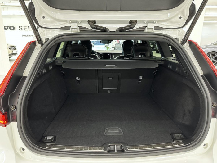 Volvo V60 T5 MOMENTUM POLESTAR REZERVACE 2.0 Momentum