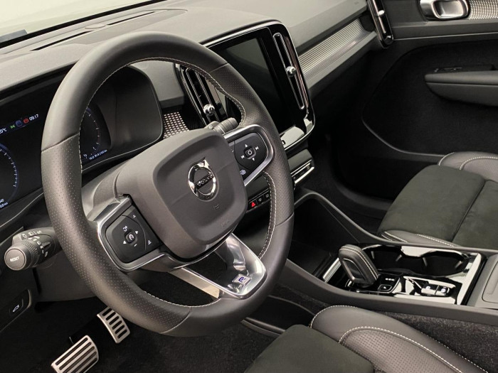 Volvo XC40 T3 R-DESIGN AUT REZERVACE