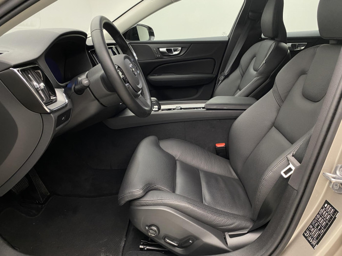 Volvo V60 B4 DARK PLUS AUT CZ