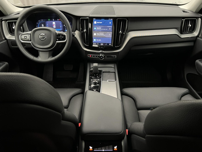 Volvo XC60 B4 AWD PLUS DARK AUT 1.maj.