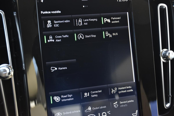 Volvo XC40 D3 MOMENTUM 1.maj. REZERVACE 2.0 d Momentum