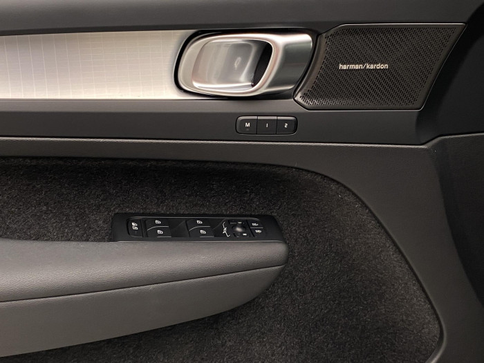 Volvo XC40 B3 DARK PLUS AUT CZ