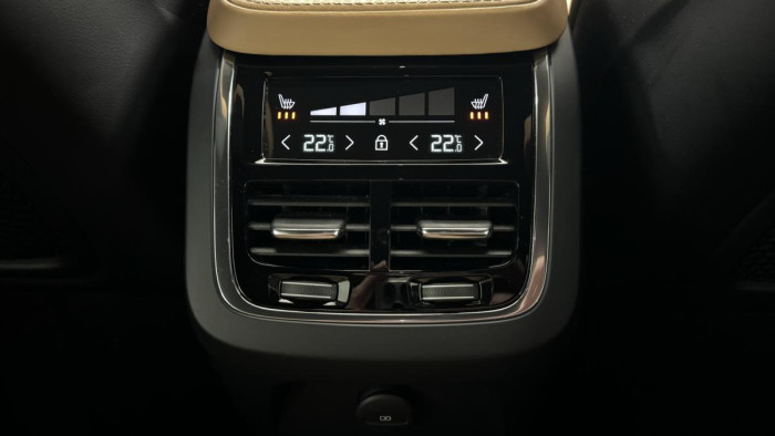 Volvo XC90 T8 AWD INSCRIPTION REZERVACE