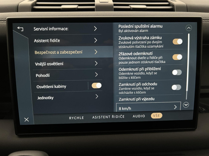 Land Rover Defender 110 D250 X-DYNAMIC SE AWD Aut 3.0 d Dynamic SE