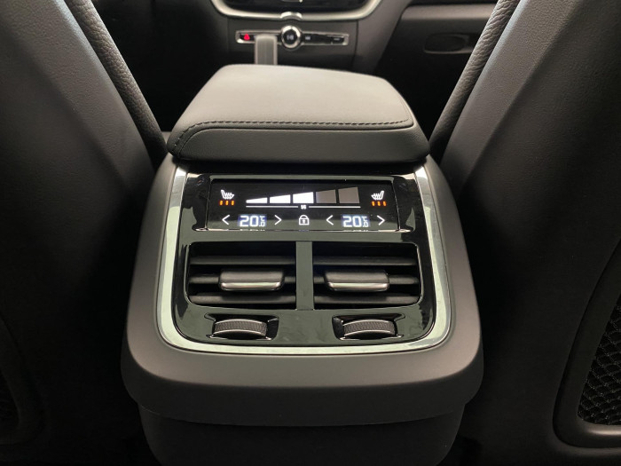 Volvo XC60 B5 AWD DARK ULTIMATE AUT CZ