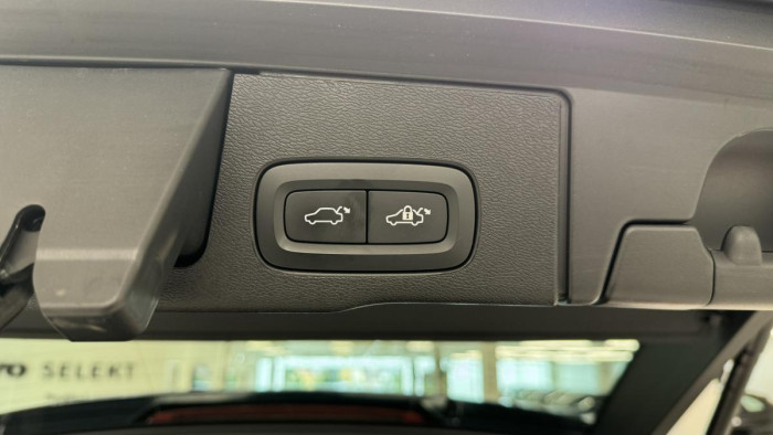 Volvo XC60 B4 AWD INSCRIPTION REZERVACE
