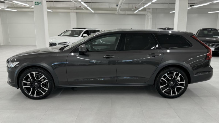 Volvo V90 CROSS COUNTRY B5 REZERVACE