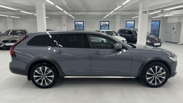Volvo V90 CROSS COUNTRY B4 AWD REZERVACE