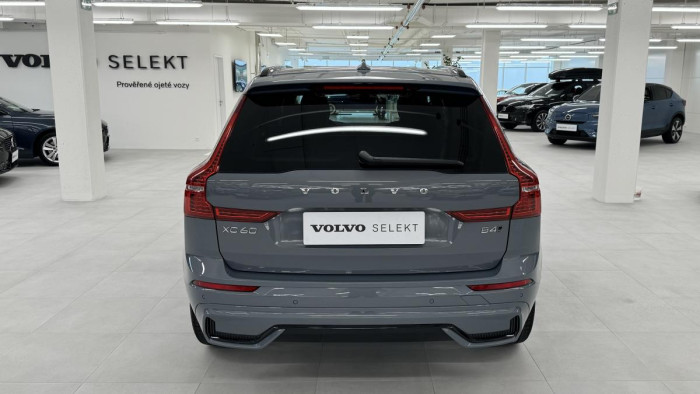Volvo XC60 B4 AWD PLUS DARK AUT